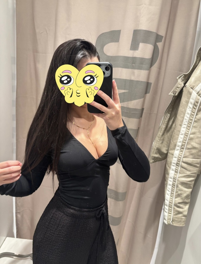 Sizce bu üstü almalı mıyım kırmızı da var?