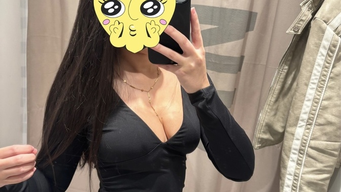 Sizce bu üstü almalı mıyım kırmızı da var?