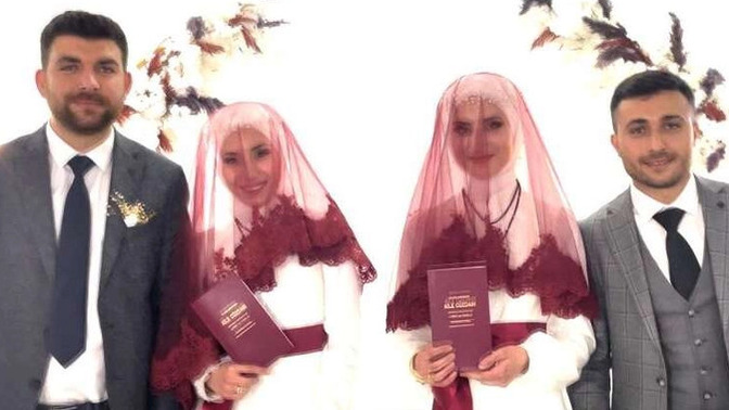 Arkadaşım Melikeynen evlenmek için kardeş arıyoruz sizce şansımız ne kadar açık olur🤭🤭?