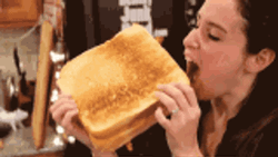 Bu saate sucuklu yumurta mı sarar yoksa salamlı tost mu?