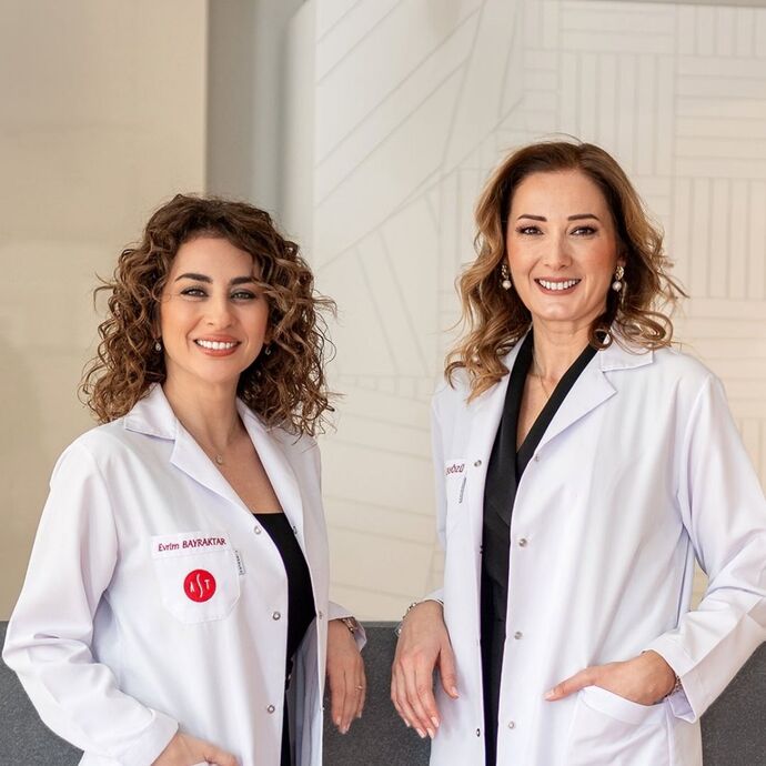 Biz, Saç ve Saç Derisi Sağlığı Uzmanları Evrim Bayraktar & Burcu Çayözü; saç sağlığı hakkında sorularınız neler?