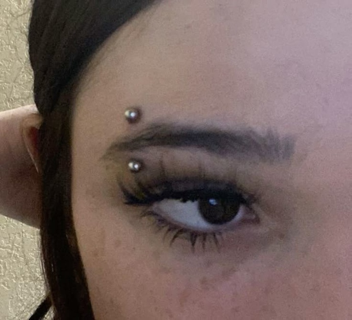 Kaş piercingini kıza mı erkeğe mi daha çok yakıştırıyorsunuz?