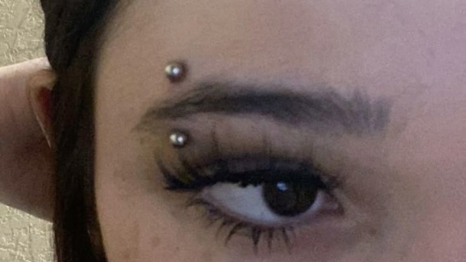 Kaş piercingini kıza mı erkeğe mi daha çok yakıştırıyorsunuz?