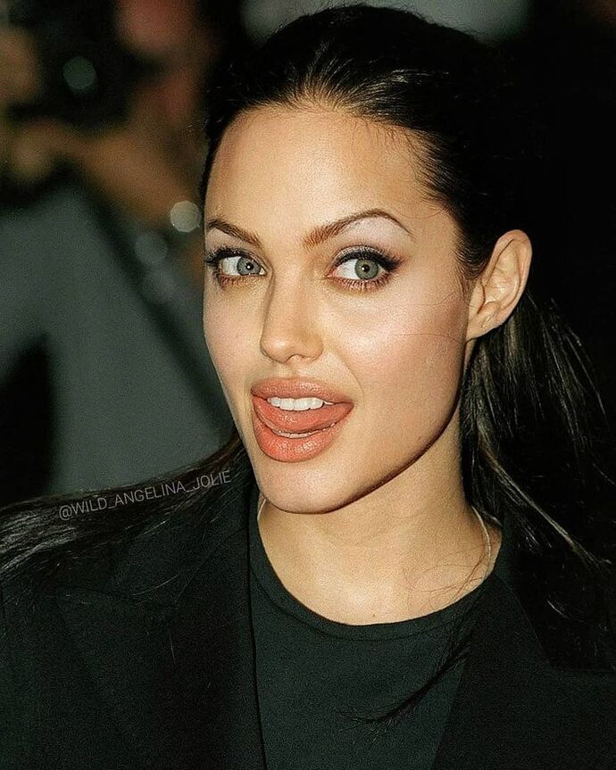 Islak kurabiye mi daha güzel Angelina Jolie mi?