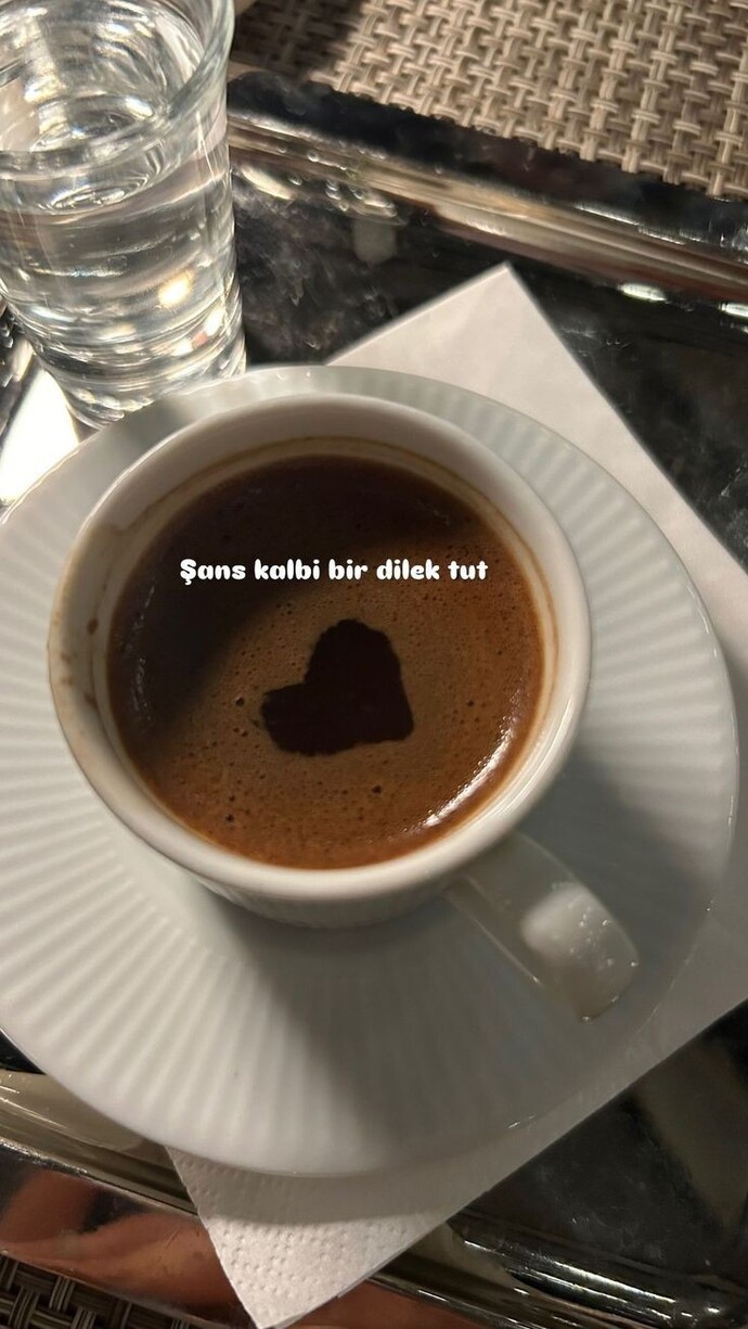 Güne nasıl başladınız bilmiyorum ama eminim bir kahve iyi gelir 🤗tutuldu mu dilekler?