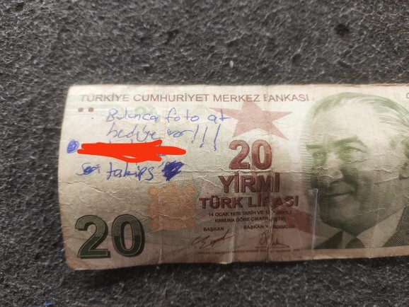 TAKİPÇİ UGRUNA Paraya yazı yazacak kadar küçülmüş insanların yaşadığı bir ülkedir TURKİYE?
