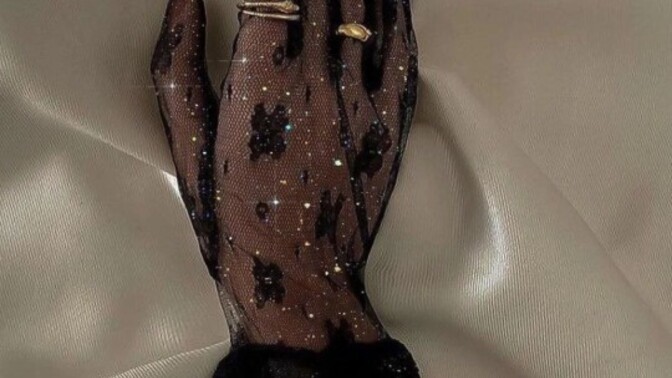 Sizce hangi simli eldiven daha elegant duruyor?