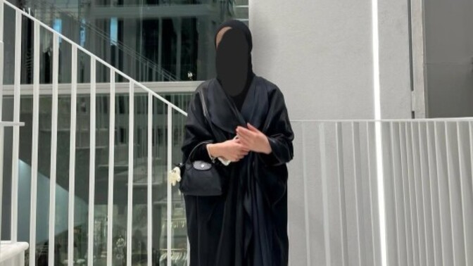 İtici mi sizce her gün böyle siyah ferace şal giyen kızlar?