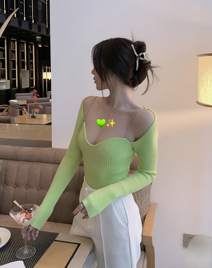 Küçük Göğüsler İtici Midir?