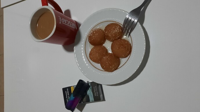 Kahvenin yanında tatlı gider mi?