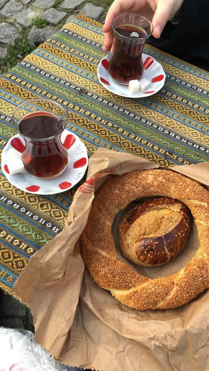 Sabah kahvaltısını börek ile mi yoksa simit/poğaça ikilisi ile mi yaparsınız?