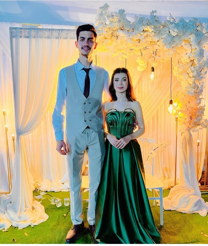 1 90 erkekler 1 50 lilik kızlara bakar mi?