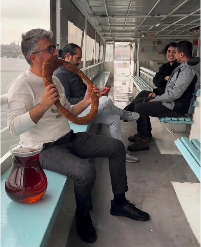 Simit sever misiniz?