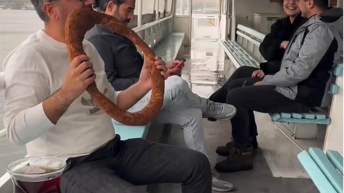 Simit sever misiniz?