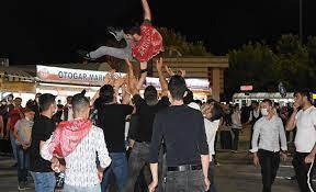 Kızlar askere giderse onları da otobüs önünde havaya atacak mıyız?