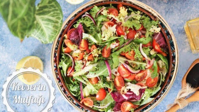Salataya bilindik malzemeler haricinde ne eklersiniz?