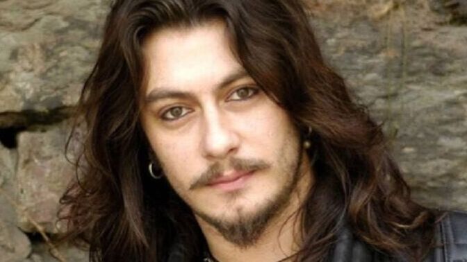Ölmüş bir sanatçının konserine gitme şansınız olsaydı bu hangisi olurdu?