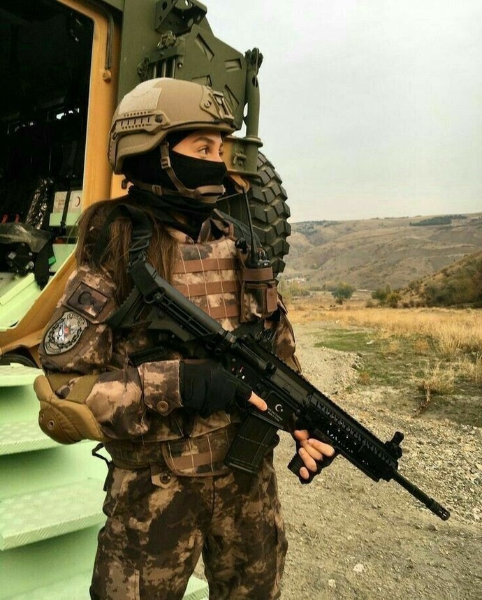 Kızlar Askere Gitmeli Mi?