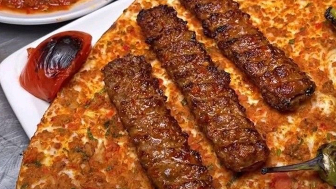 Lahmacun arası Adana yiyebilir misin?