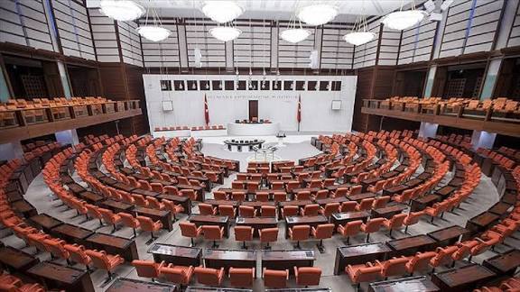 Siyasi parti kurmak istiyorum. Gerekli çevreyi nereden bulabilirim?