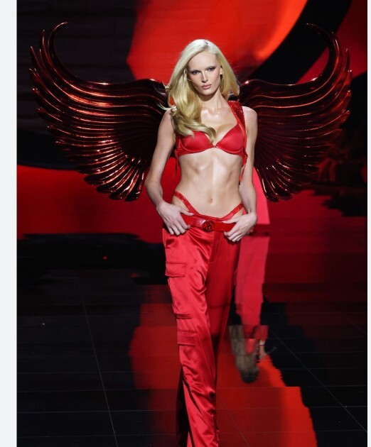 Hamile manken Victoria Secret meleğini nasıl buldunuz?