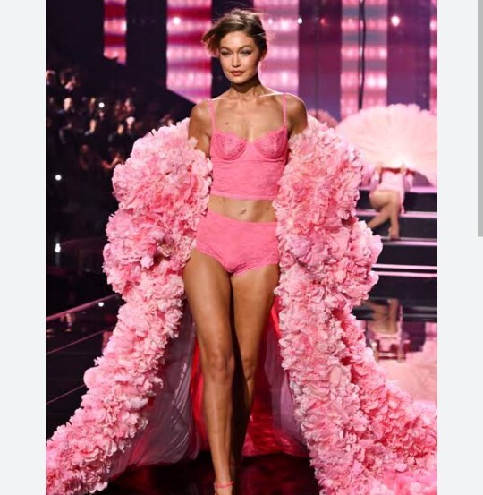 En güzel Victoria Secret meleklerini birlikte seçelim mi?