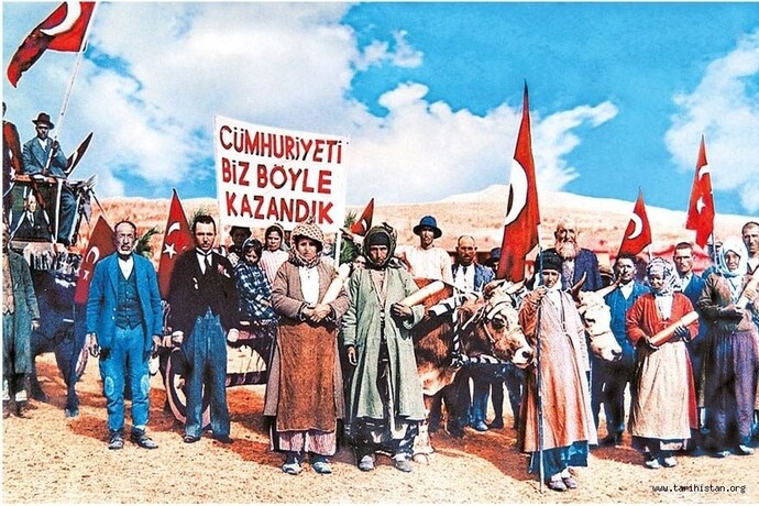Sence Osmanlı döneminde yaşamak mı, Cumhuriyetin ilk yıllarında yaşamak mı daha heyecan verici olurdu ve neden?