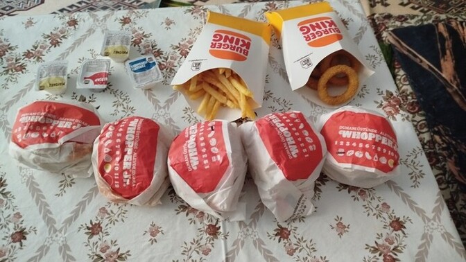Hamburger seven var mı gece gece acıktım yine 😁?