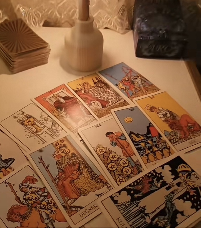 Karşılıklı tarotlaşçak var mı bakalım sıkıldım?