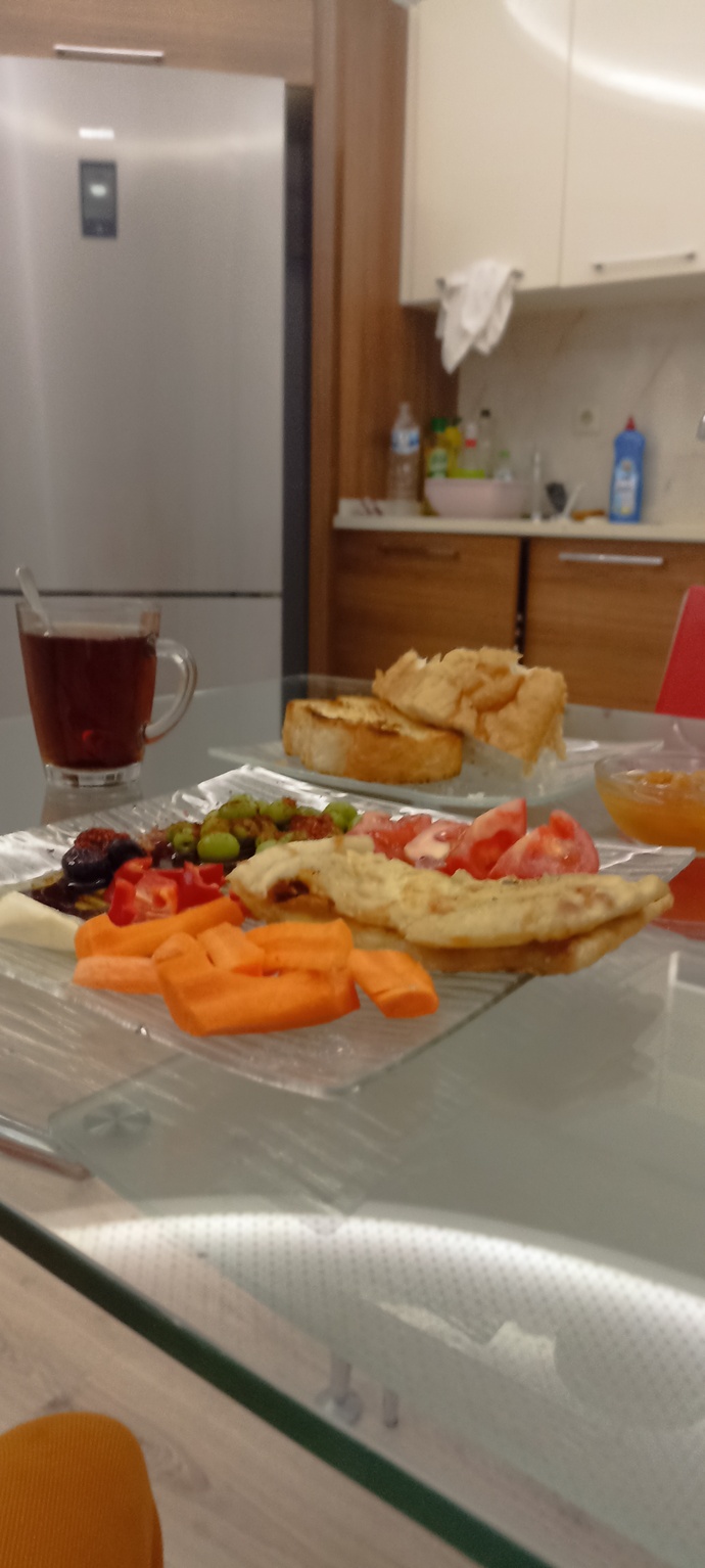 Tek basiniza akşam yemeği yermisiniz?