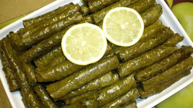 Yaprak sarma mı adana kebap mı?