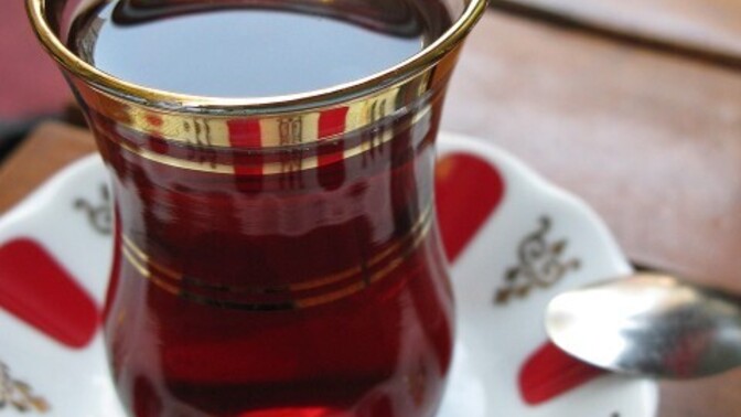 Sizce bir çay kaç dakika demlenir ben 40 dakikada demliyorum peki siz kaç dakika demlersiniz çayı?