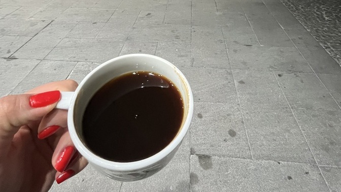 Kimlere sabahın körü kahvesi ısmarlayayım?