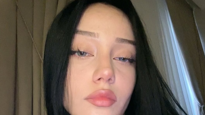 Etraf şu kızlardan dolmadı mi Instagram'da hep bunlar var aynı doktora mi gidiyorlar😂?