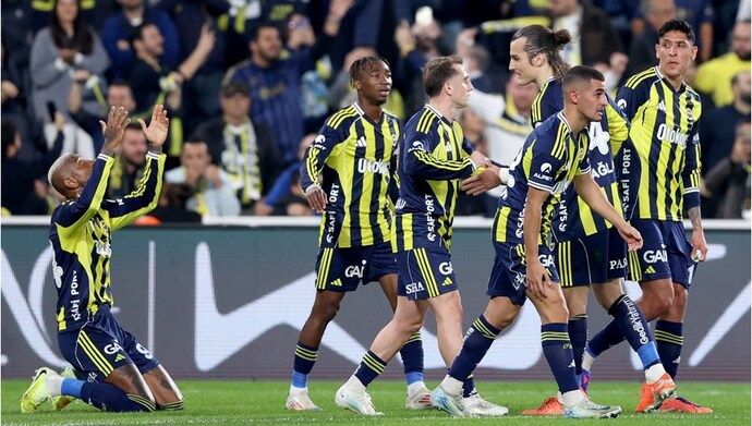 Fenerbahçe - karagümrükü oldukça vasat bir oyunla 2-1 yenerek şampiyonluk yarışına tutundu! maçı nasıl buldunuz?