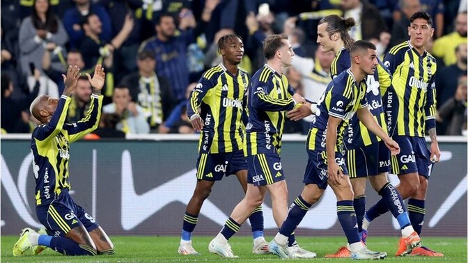Fenerbahçe - karagümrük'ü oldukça vasat bir oyunla 2-1 yenerek şampiyonluk yarışına tutundu! maçı nasıl buldunuz?