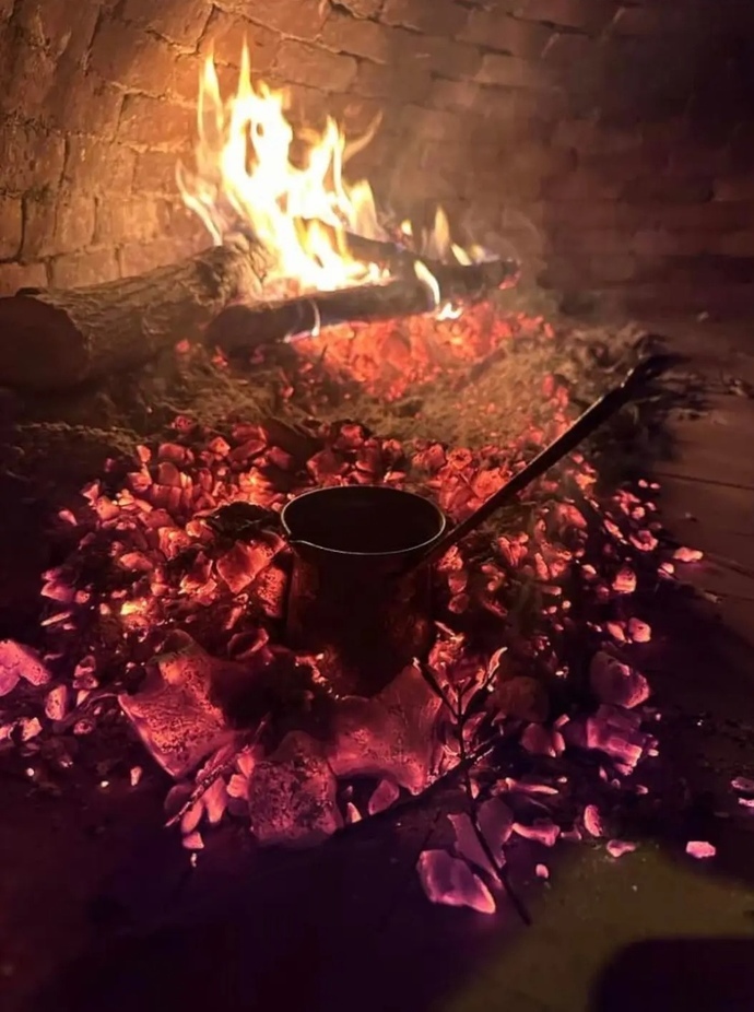 Herkes mangal yakarken, ben ateşte köz kahve yapıyorum. Anormal mi?