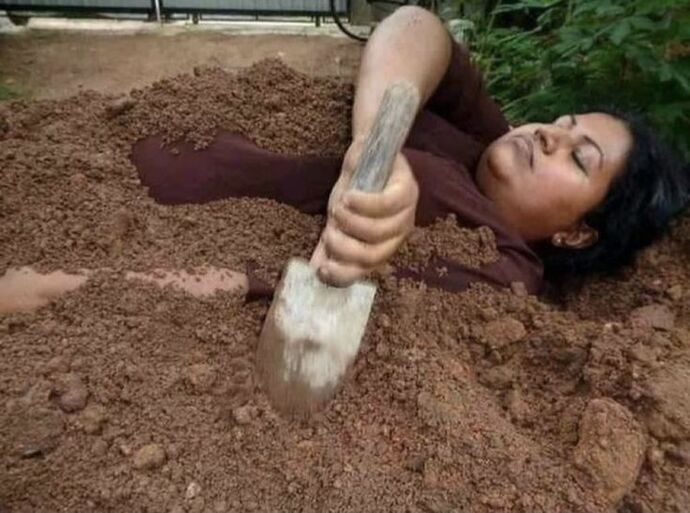 Gülmekten çenenizi ağrıtan biri var mı?