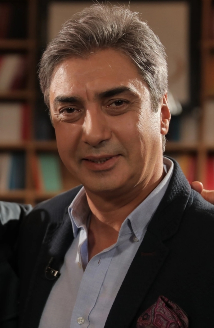 Polat Alemdar dizide karizmatik yakışıklı görünüyordu ama gerçekte öyle görünmüyor pek neden?