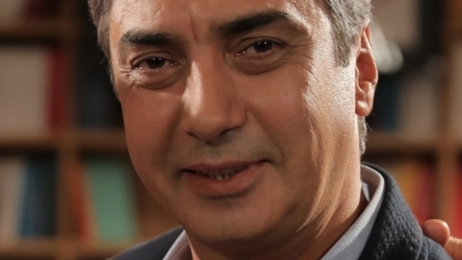 Polat Alemdar dizide karizmatik yakışıklı görünüyordu ama gerçekte öyle görünmüyor pek neden?