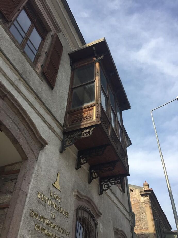 İzmirin Kent K&uuml;t&uuml;phanesi (bana ait değil)