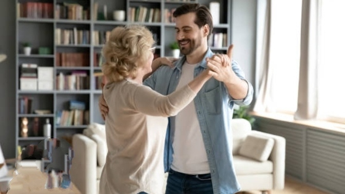 Annesinin memesinden , babasının kesesinden ayrılamayan erkekten eş olur mu?