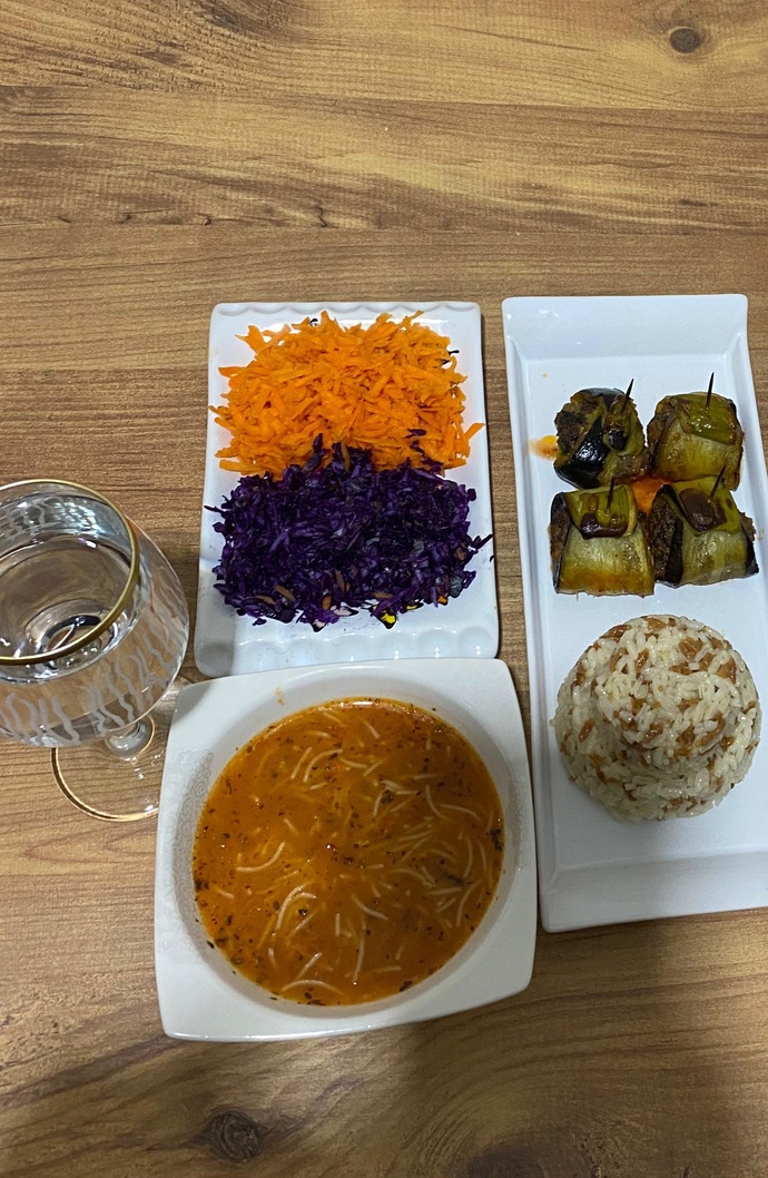 Yemek yemenin belli bir saati olmalı mı, yoksa acıktıkça mı yemeliyiz?