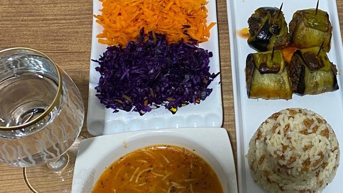 Yemek yemenin belli bir saati olmalı mı, yoksa acıktıkça mı yemeliyiz?