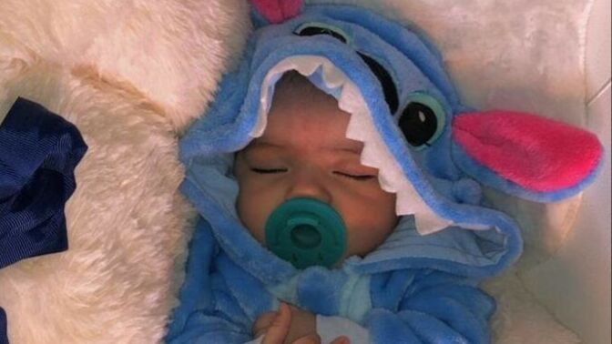 Bebek koyunda mı uyumalı yoksa beşiğinde mi?