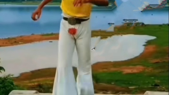 Adam öldüğü için mi oraya çiçek koymuş acaba 😂?