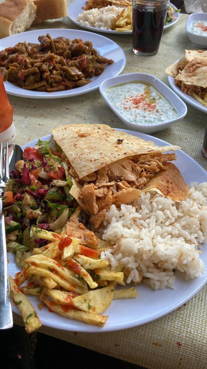 Öğlen yemek mi yoksa kahve mi tercih ediyor sunuz?