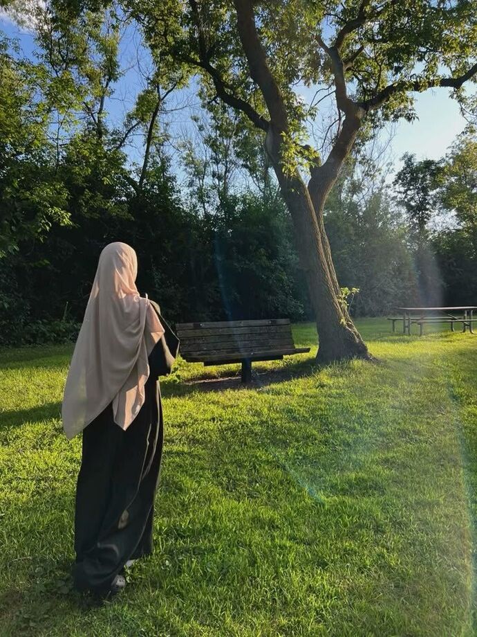 Elbisemi giyip şalımı da böyle uzun yapınca prenses gibi hissetmem normal mı 👑😌👸?