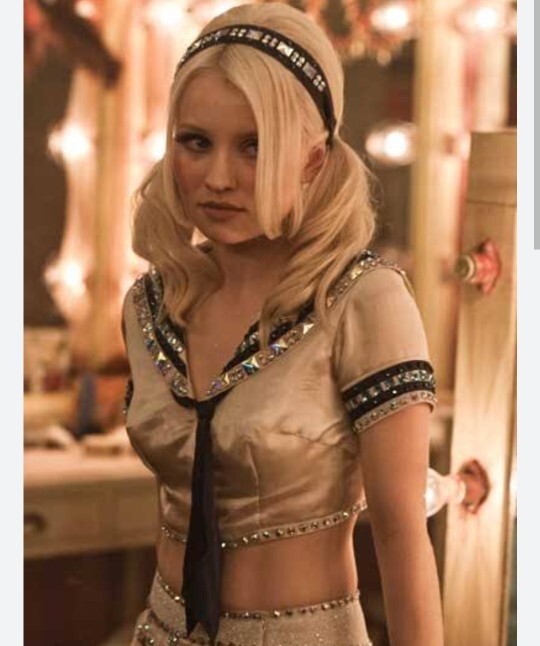 Emily Browning çok tatlı bir kadın değil mi?