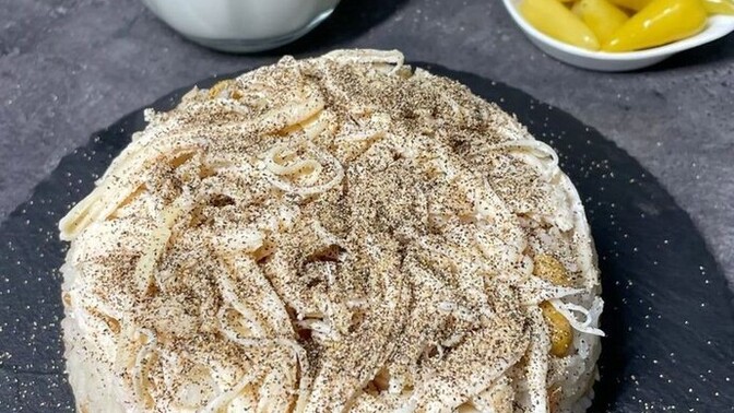 Bana yemek ısmarlamak isteyen var mı?